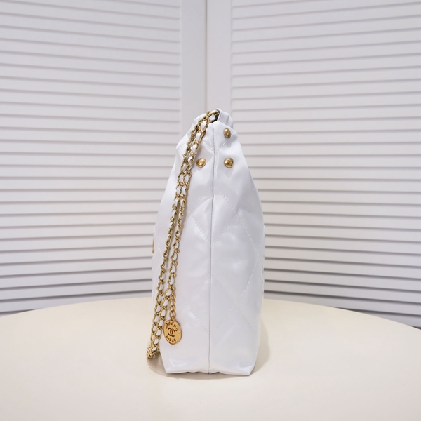 シャネルバッグ背面デザイン